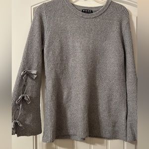 Grey knit sweater with bow detailing